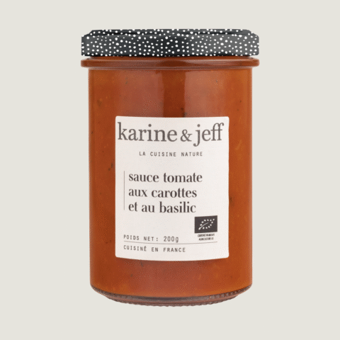 Salsa de tomate con zanahorias y albahaca